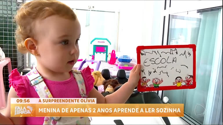 bebe-brasileira-de-2-anos-aprende-a-ler-e-conquista-a-internet